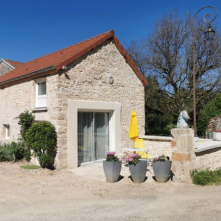 Gites Les Ecuries Saserang Mouilleron Exterior photo