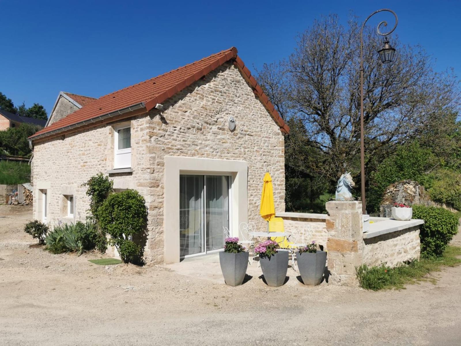 Gites Les Ecuries Saserang Mouilleron Exterior photo